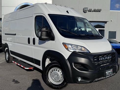 Used 2025 RAM ProMaster 2500 w/ Convenience Group image 1