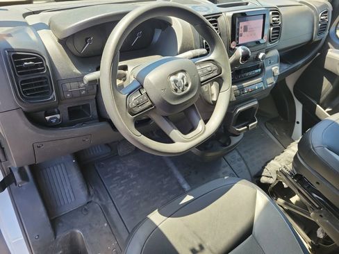 Used 2025 RAM ProMaster 2500 w/ Convenience Group image 10