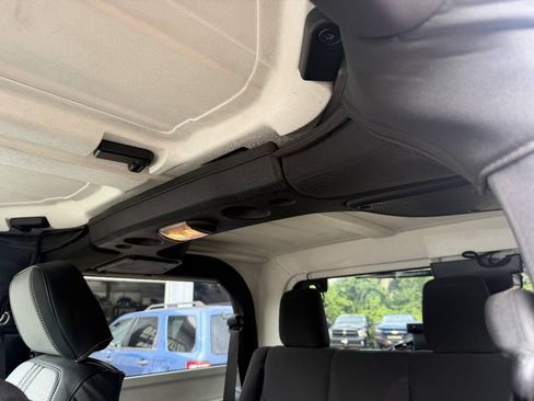 Used 2016 Jeep Wrangler Sport AWD/4WD image 8
