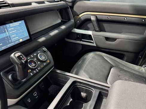 Used 2020 Land Rover Defender 110 SE image 33