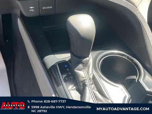 Used 2018 Toyota Camry LE FWD image 11