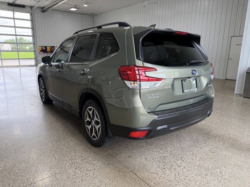 Used 2021 Subaru Forester Premium AWD/4WD image 3