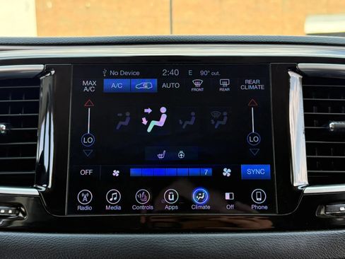 Used 2017 Chrysler Pacifica Touring-L Plus FWD image 37