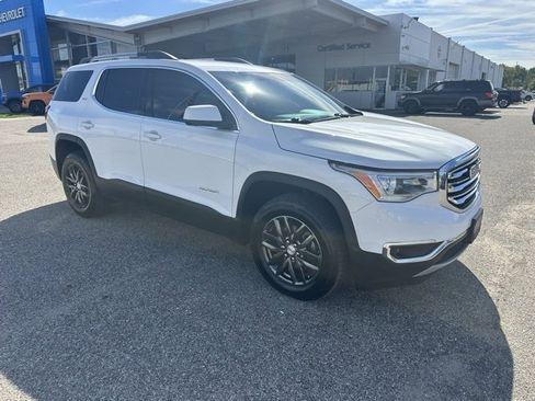 Used 2017 GMC Acadia SLT image 3