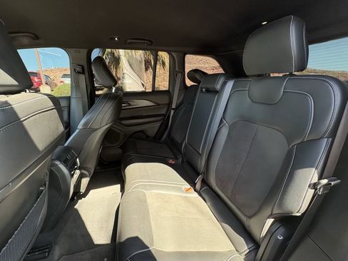 Used 2025 Jeep Grand Cherokee Altitude AWD/4WD image 10