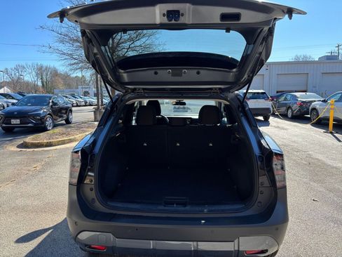 Used 2025 Nissan Kicks SV image 31