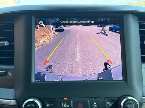 Used 2021 RAM 2500 Big Horn w/ Level 2 Equipment Group AWD/4WD image 23