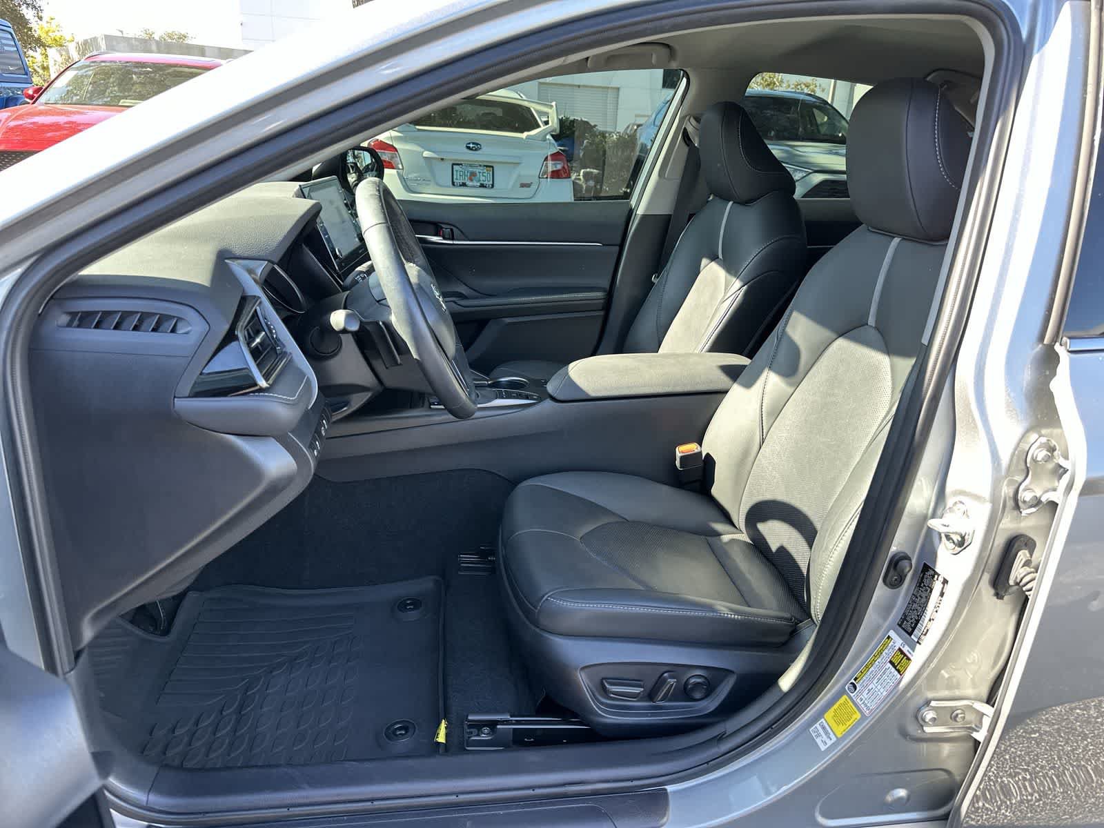 Used 2024 Toyota Camry XSE FWD image 3
