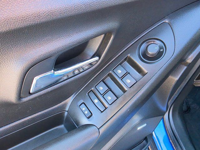 Used 2016 Chevrolet Trax LT w/ LT Sun and Sound Package AWD/4WD image 25