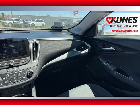 Used 2022 Chevrolet Malibu LT FWD image 40