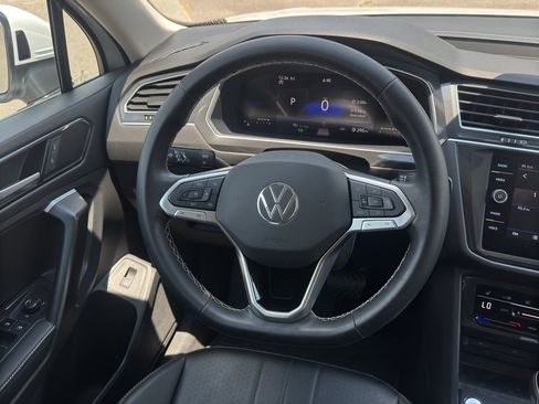 Used 2024 Volkswagen Tiguan SE AWD/4WD image 14