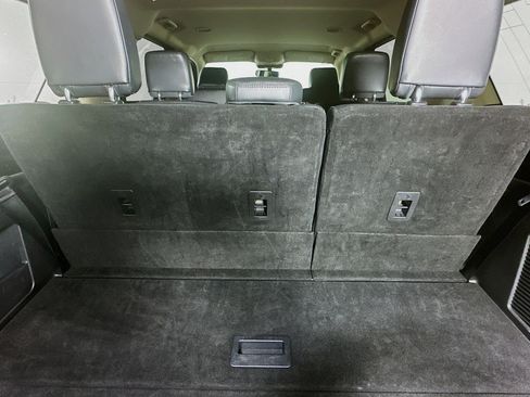 Used 2024 Ford Expedition XLT image 30