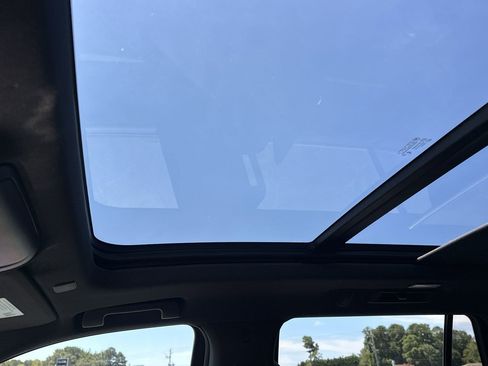 Used 2023 Chevrolet Tahoe High Country w/ Advanced Technology Package image 19