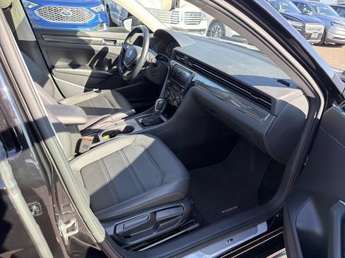 Used 2020 Volkswagen Passat 2.0T R-Line FWD image 15