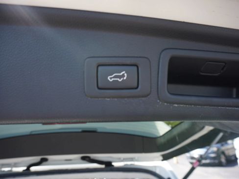 Used 2017 Subaru Forester 2.5i Premium AWD/4WD image 16