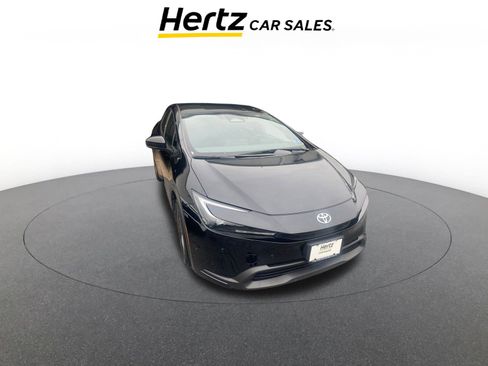 Used 2025 Toyota Prius LE image 1