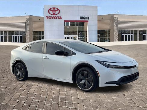 Used 2024 Toyota Prius LE image 10