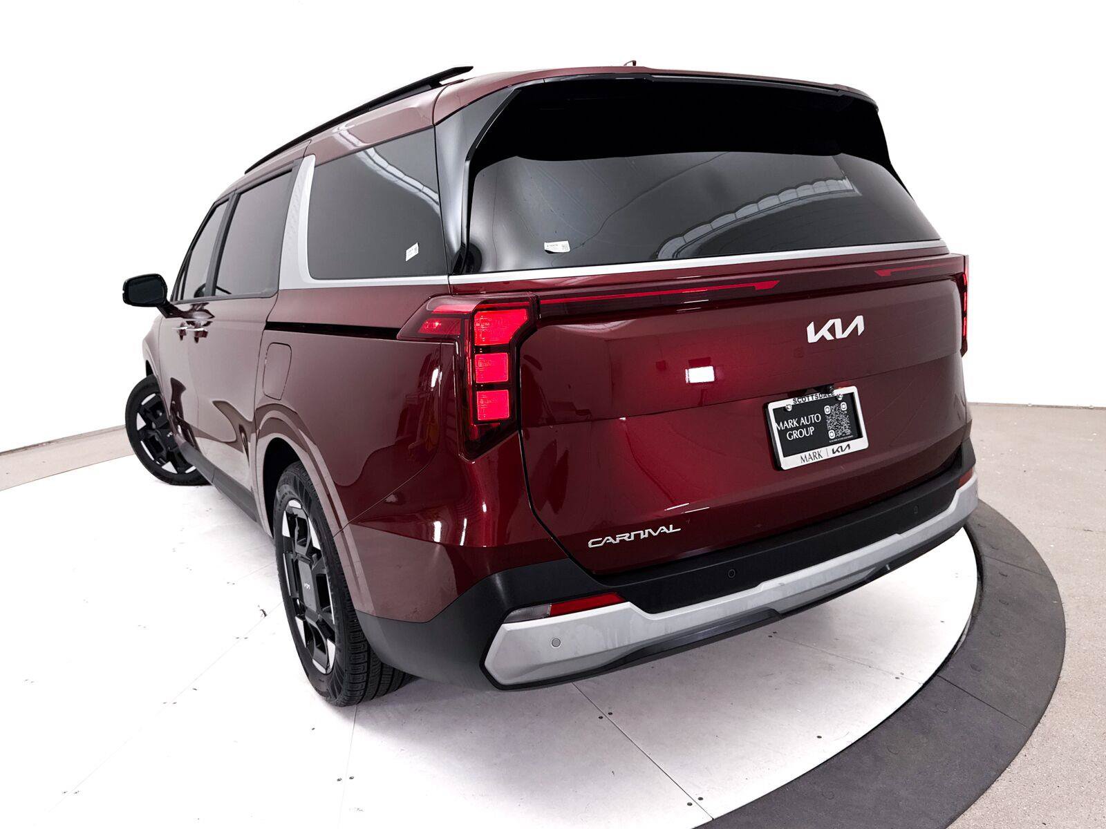 Certified 2026 Kia Carnival EX FWD image 7