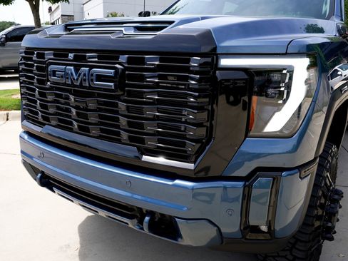 Used 2025 GMC Sierra 3500 Denali w/ Technology Package AWD/4WD image 28