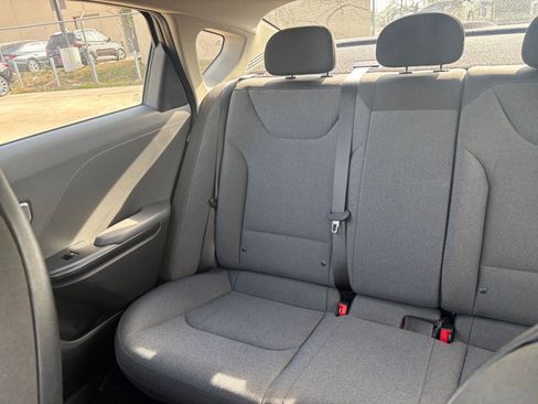 Used 2025 Kia K4 LXS image 38