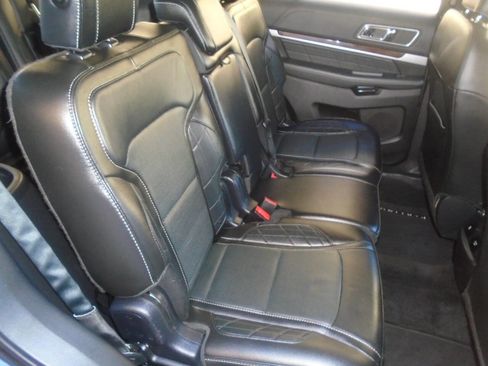 Used 2017 Ford Explorer Platinum image 41
