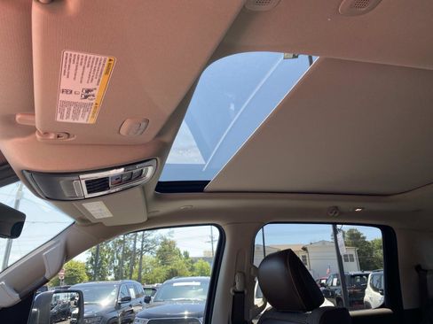 Used 2025 RAM 1500 Limited AWD/4WD image 29