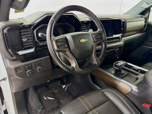 Used 2022 Chevrolet Silverado 1500 High Country w/ Z71 Off-Road Package AWD/4WD image 10