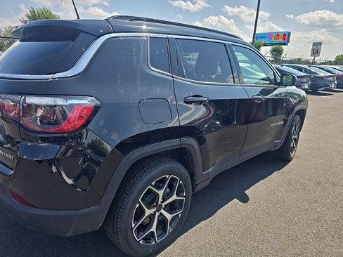 Used 2025 Jeep Compass Limited AWD/4WD image 3