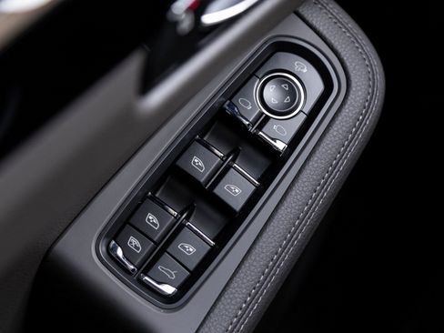 Used 2026 Porsche Macan image 19