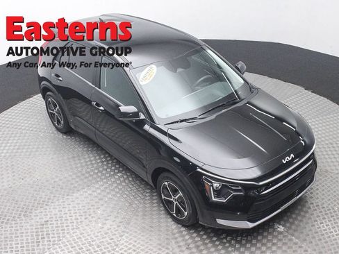 Used 2025 Kia Niro LX FWD image 3