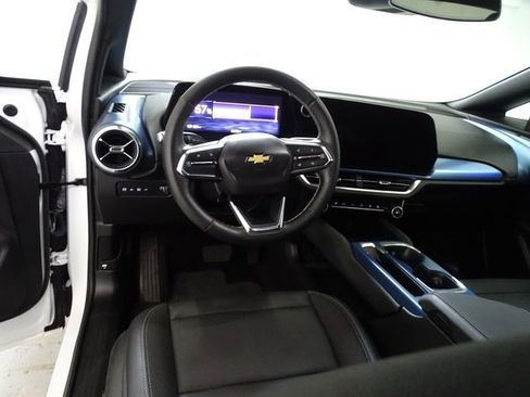 Used 2025 Chevrolet Equinox EV LT w/ Convenience Package FWD image 5