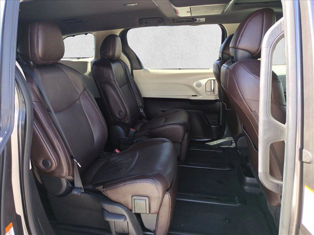 Used 2024 Toyota Sienna Platinum FWD image 23