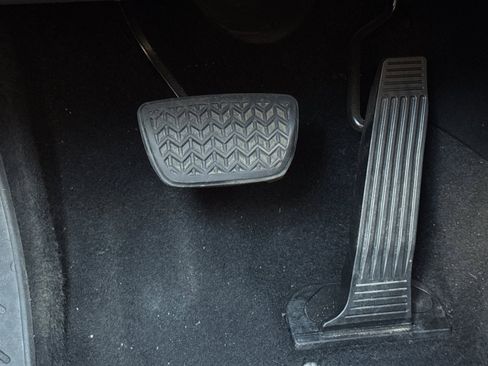 Used 2022 Toyota Highlander XLE image 47