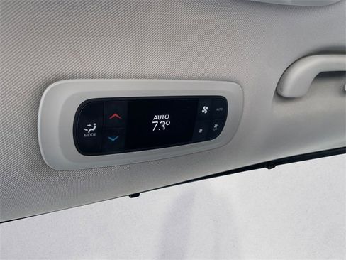 Used 2023 Chrysler Pacifica Touring-L image 24