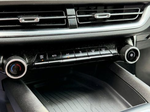 Used 2025 Chevrolet Equinox EV LT image 27