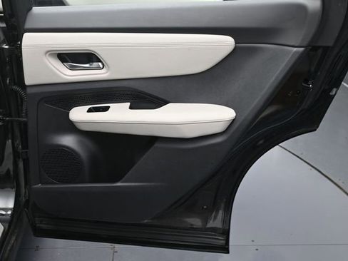 Used 2023 Nissan Ariya FWD image 23