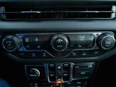 New 2026 Jeep Wrangler Unlimited Rubicon w/ Safety Group image 17