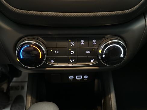 Used 2023 Chevrolet TrailBlazer LT AWD/4WD image 32