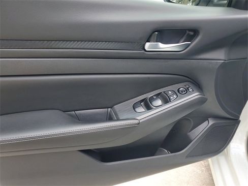 Used 2024 Nissan Altima 2.5 SV image 17