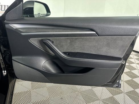 Used 2022 Tesla Model 3 Standard Range RWD image 28