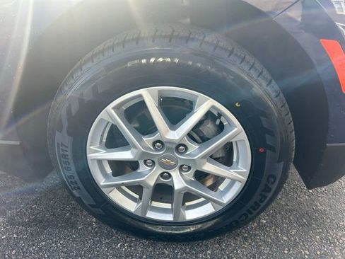 Used 2023 Chevrolet Equinox LS w/ LS Convenience Package image 2