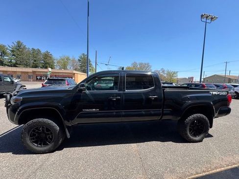 Used 2019 Toyota Tacoma TRD Sport AWD/4WD image 4