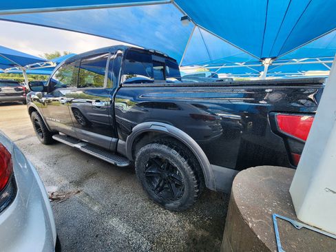 Used 2020 Nissan Titan Platinum Reserve w/ Moonroof Package RWD image 3