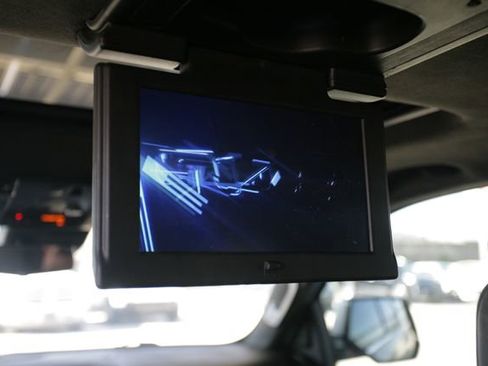 Used 2017 Cadillac Escalade Platinum image 32