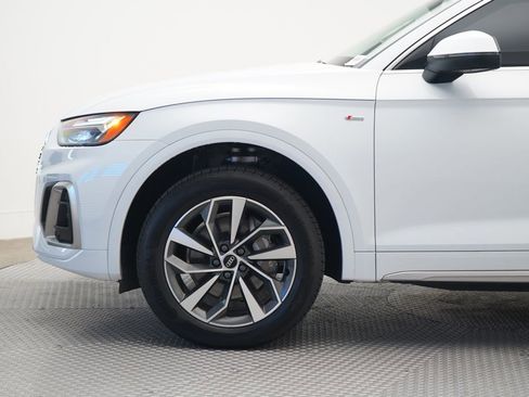 Used 2023 Audi Q5 2.0T Premium w/ Convenience Package AWD/4WD image 2
