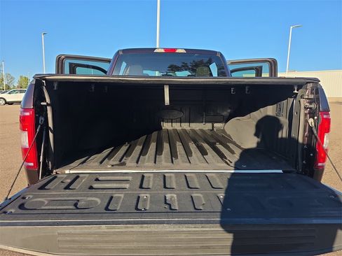 Used 2018 Ford F150 XLT w/ Equipment Group 302A Luxury image 12