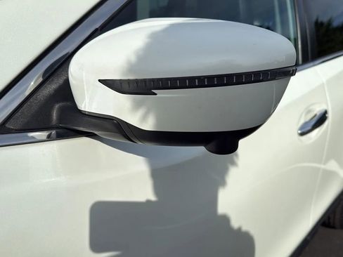 Used 2017 Nissan Rogue SL w/ SL Premium Package image 11