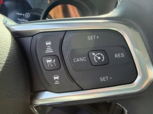 Used 2025 Jeep Wrangler Unlimited Sahara AWD/4WD image 28