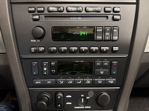 Used 2002 Ford Thunderbird image 43