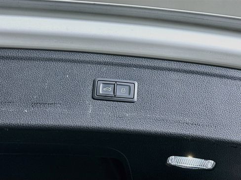 Used 2022 Audi Q5 e Premium AWD/4WD image 30